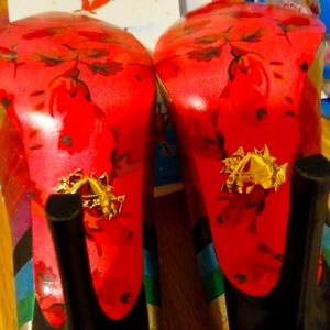 Fabulous Betsey Johnson heels gorgeous like new